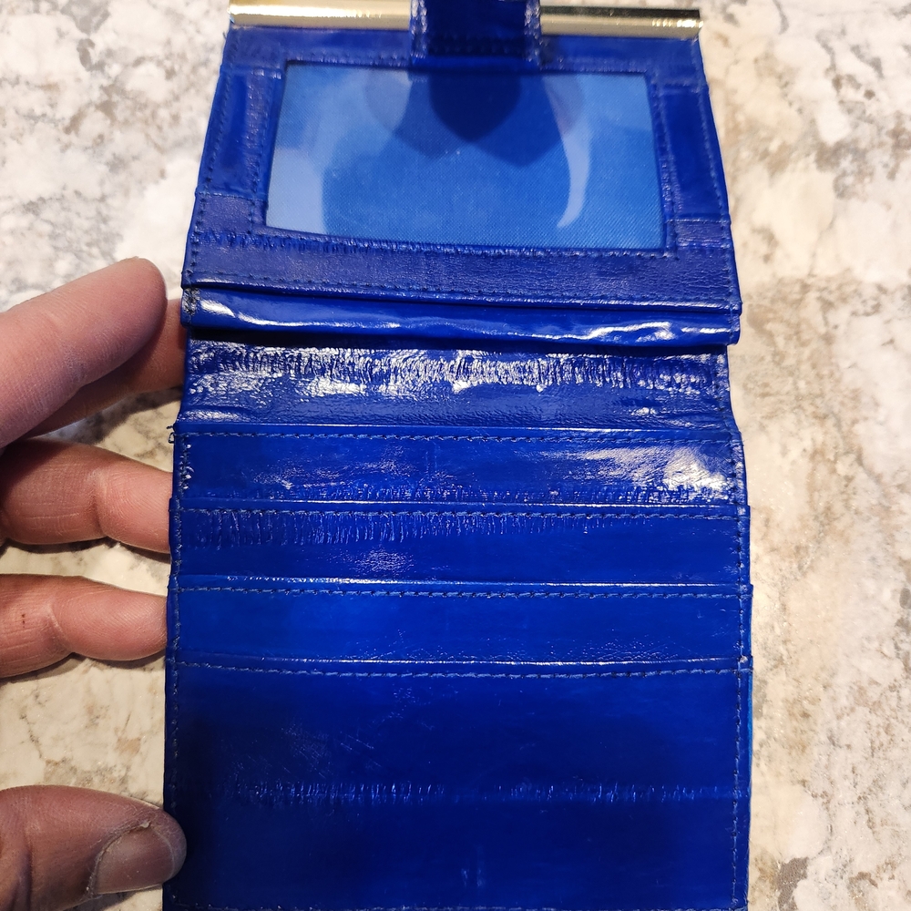 Elegant Elk Blue Leather Wallet - Picture 3 of 7